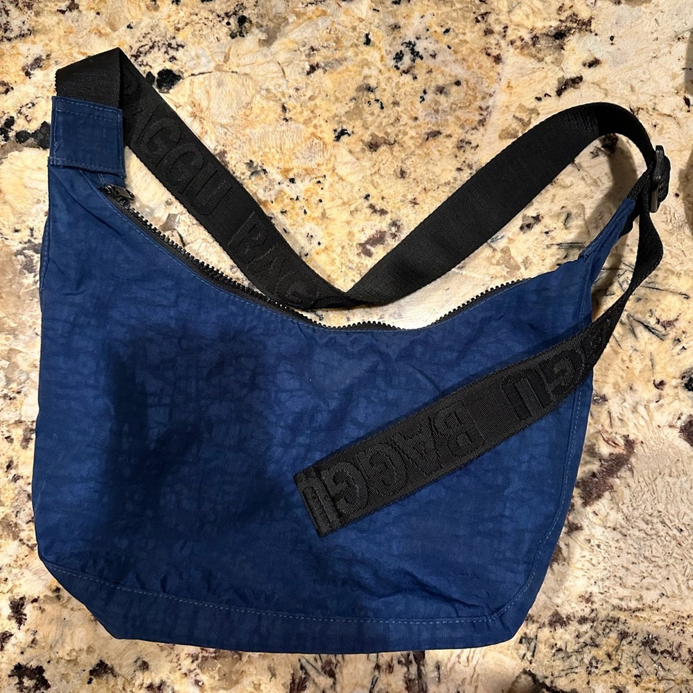 BAGGU Medium Crescent Bag - Marine Blue
